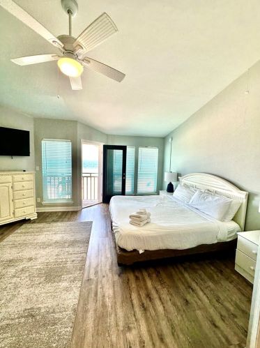 1804 Gulf Bch Dr, Saint George Island FL  32328-2827 exterior