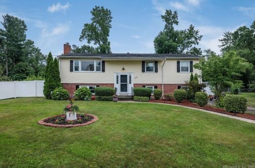 55 Todd Dr, North Haven, CT 06473-1039