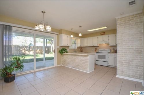 1816 Sam Houston Dr, Victoria, TX 77901-3061
