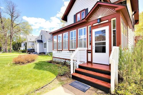 427 1st St, Faribault, MN 55021-5005