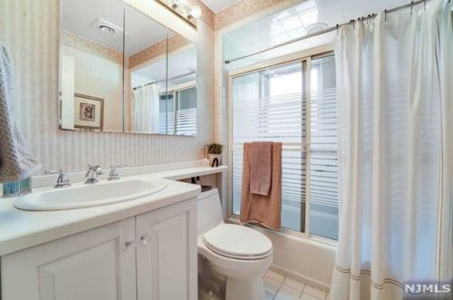 206 Melrose Pl, Ridgewood NJ  07450-4122 exterior