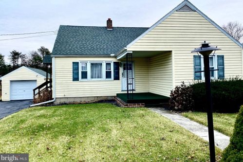 2 Ridge Ave, Carlisle, PA 17013-8764