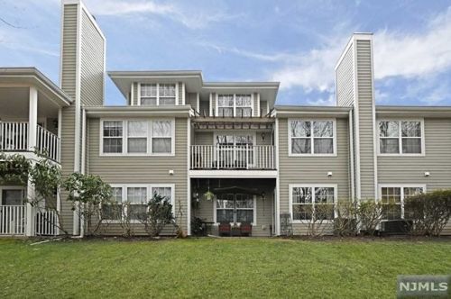1422 York St, Mahwah NJ  07430-3268 exterior