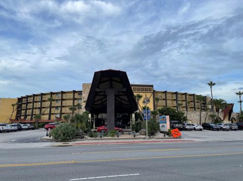 2301 Atlantic Ave, Daytona Beach FL  32118-5349 exterior