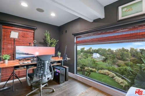 21629 Saddle Peak Rd, Topanga CA  90290-3415 exterior