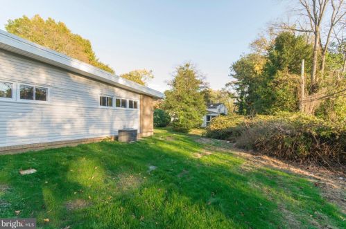 302 Lorimer Dr, Wyncote PA  19095-2114 exterior