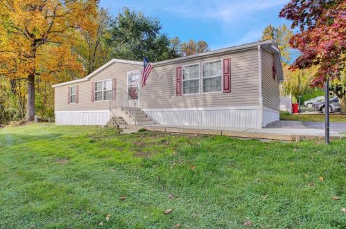 435 Mountain Village Dr, Macungie, PA 18062-9272