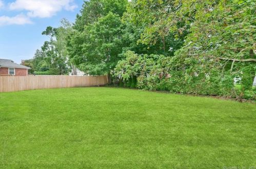 30 Lambert Dr, Norwich CT  06360-1735 exterior