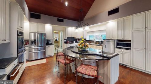 132 Meadow Woods Ln, Shraders, PA 17084-9311