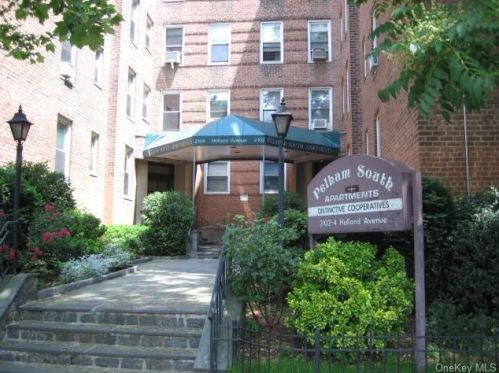 2104 Holland Ave, Bronx, NY 10462-2300