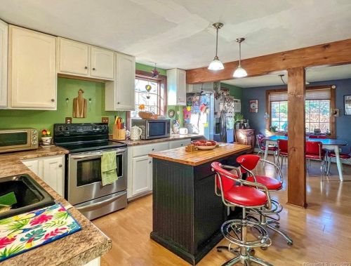 82 Chambers St, Manchester CT  06042-2912 exterior