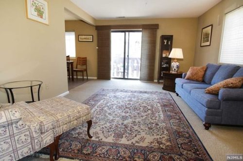 2904 Mark Twain Way, Mahwah NJ  07430-3429 exterior