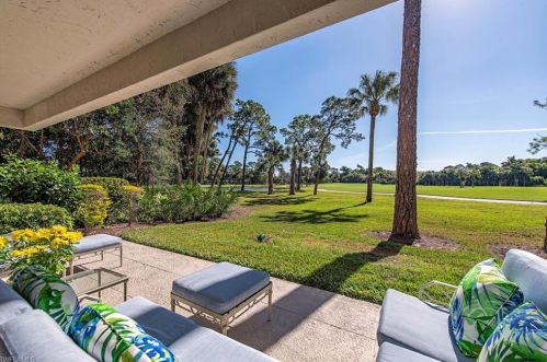 107 Clubhouse Ln, Naples, FL 34105-2944