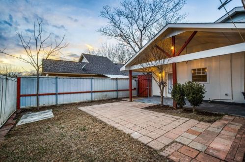 4518 Falls Dr, Dallas TX  75211-6405 exterior