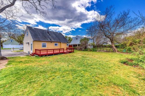 71 Parkway Blvd, Wheatley Heights, NY 11798-4303