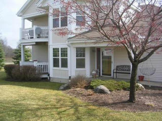 7141 Rawson Ave, Hales Corners, WI 53132-8104