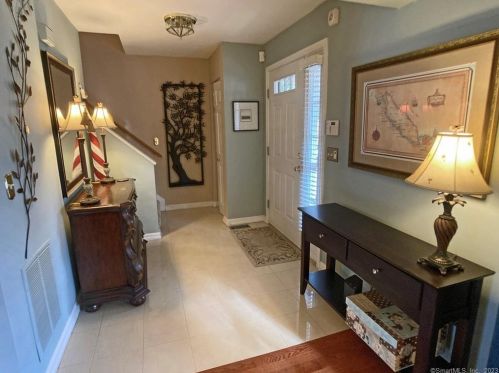 1604 Meadowview Dr, East Windsor, CT 06088-9115