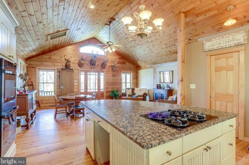 3714 Mountain Rd, Haymarket VA  20169-1739 exterior