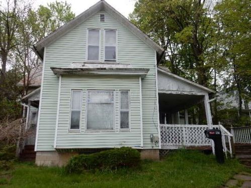 107 Pleasant St, Mount Vernon OH  43050-2511 exterior