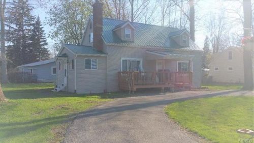 9578 Pearl St, Angola, NY 14006-9294