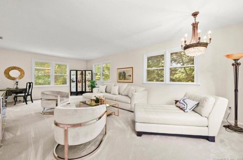 41 Cranbury Rd, Norwalk CT 06851-2649 exterior