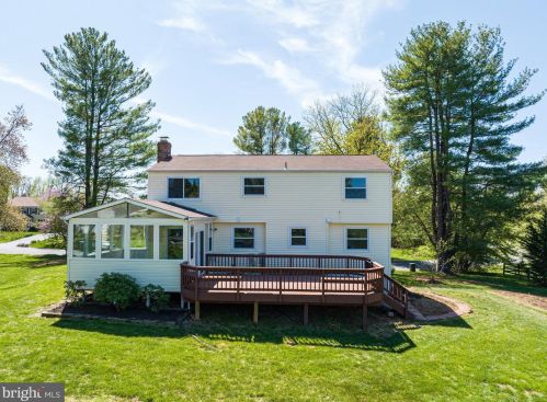 10624 Cavalcade St, Great Falls VA  22066-2427 exterior