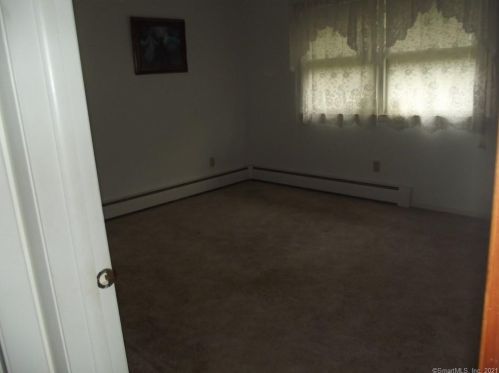 11 Harbor View Ave, Waterford CT  06385-1312 exterior