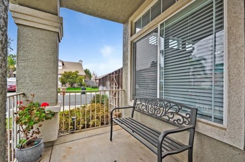 10001 Hampton Oak Dr, Elk Grove, CA 95624-1351