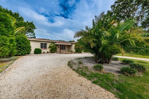 2152 75th Way, Saint Petersburg FL  33710-3846 exterior