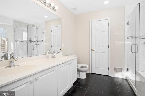 301 Belford Dr, Princeton NJ  08540-9000 exterior