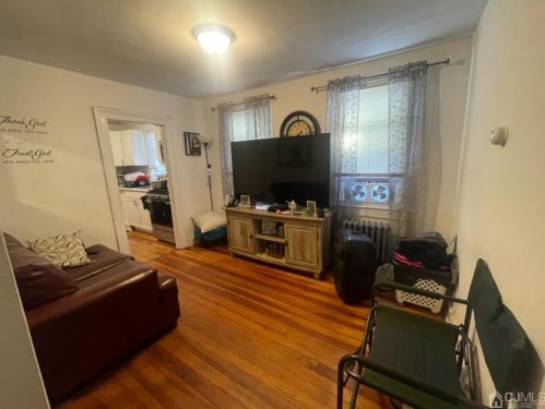 1681 Oliver St, Rahway NJ 07065-4325 exterior