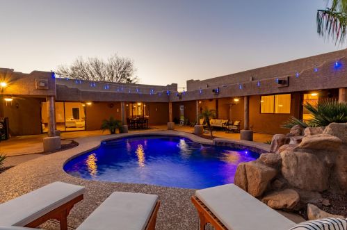5236 Park View Ln, Glendale, AZ 85310-2916