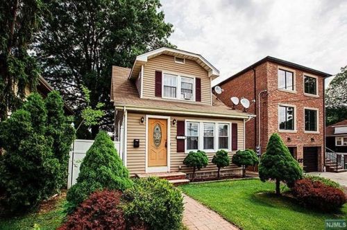 127 Brinkerhoff Ave, Palisades Park NJ  07650-3039 exterior