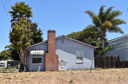 200 10th St, Pismo Beach, CA 93433-2143