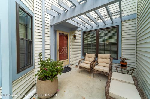 55 Old Orchard Ln, Tinton Falls, NJ 07712-2571