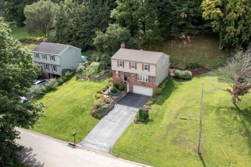 211 Edgewood Dr, Canonsburg PA  15317-3343 exterior
