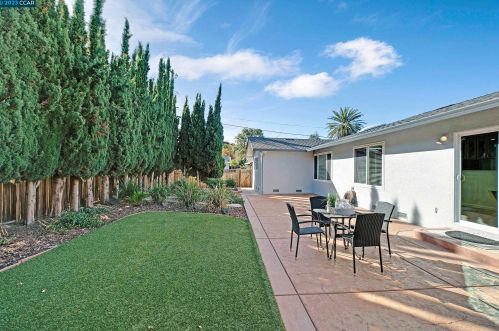 11655 Betlen Dr, Pleasanton CA  94568-2715 exterior