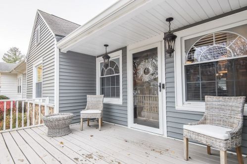 7738 6th Ave, Kenosha, WI 53143-6011