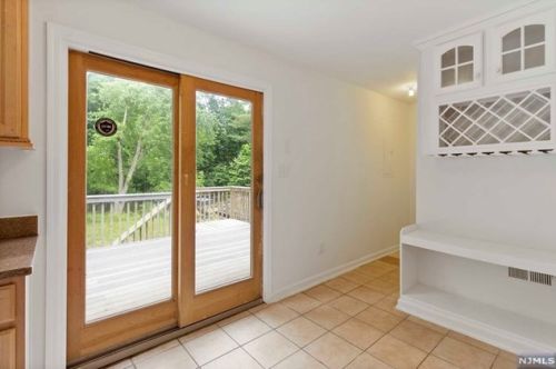 29 River Rd, Oakland NJ  07436-1912 exterior
