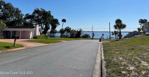 114 River Heights Dr, Cocoa, FL 32922-6630