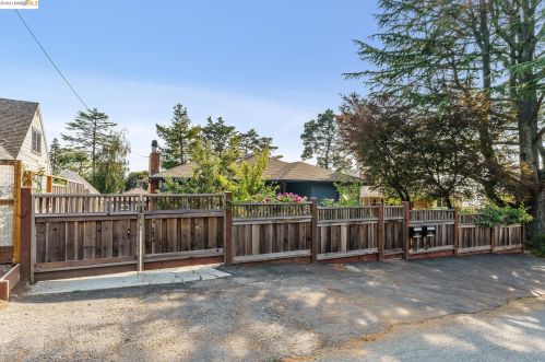 2667 Carisbrook Dr, Oakland, CA 94611-1609