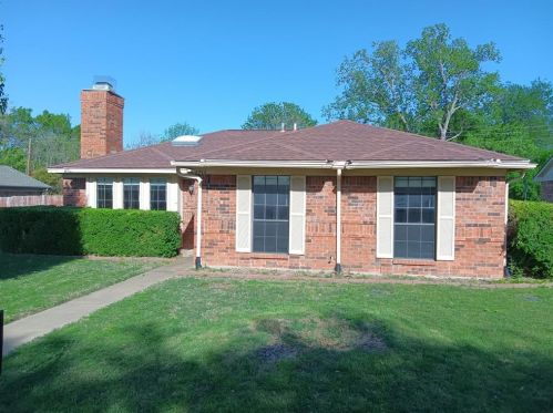 2742 Wentwood Dr, Carrollton TX  75007-5910 exterior