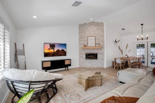 7645 Victoria Ave, Yucca Valley CA  92284-6152 exterior