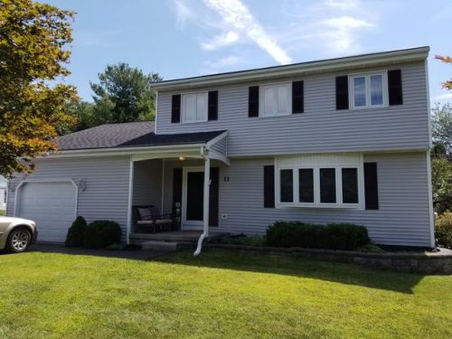 11 Verdi Blvd, Newtonville, NY 12110-3015