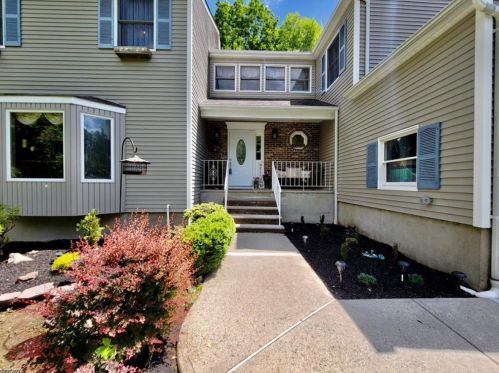 7 Cheri Ln, Mount Olive, NJ 07828-1009