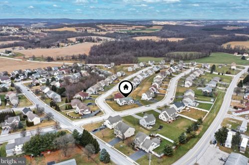 30 Centre Ct, Red Lion PA  17356-8949 exterior