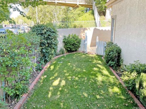 23933 Del Monte Dr, Santa Clarita, CA 91355-3359