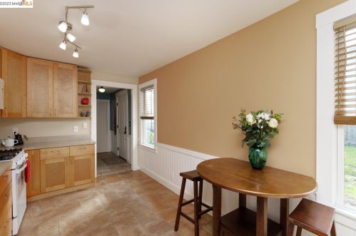 2509 Filbert St, Oakland CA 94607-2920 exterior