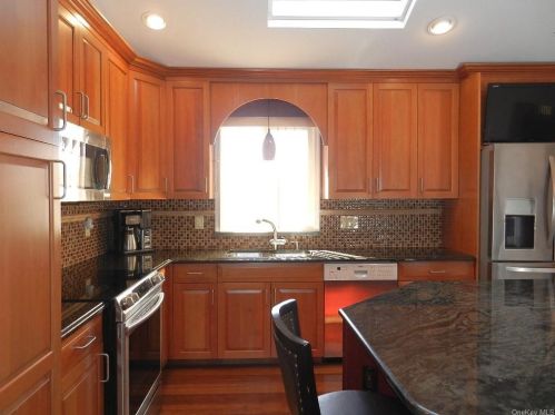23 Longdale Rd, Mahopac, NY 10541-3656