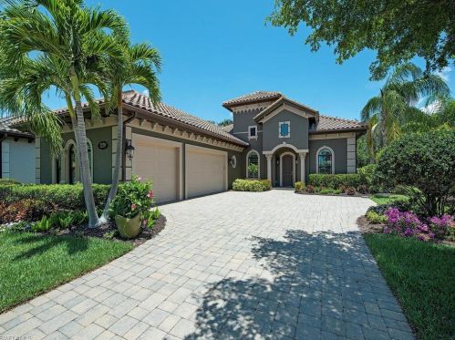 7279 Lantana Cir, Naples, FL 34119-9817
